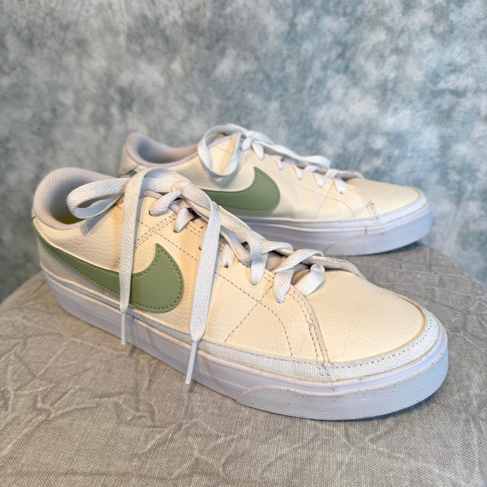 Women’s Nike Court Legacy Cream & Mint Tennis Shoes- Size 8.5 - Picture 2 of 8